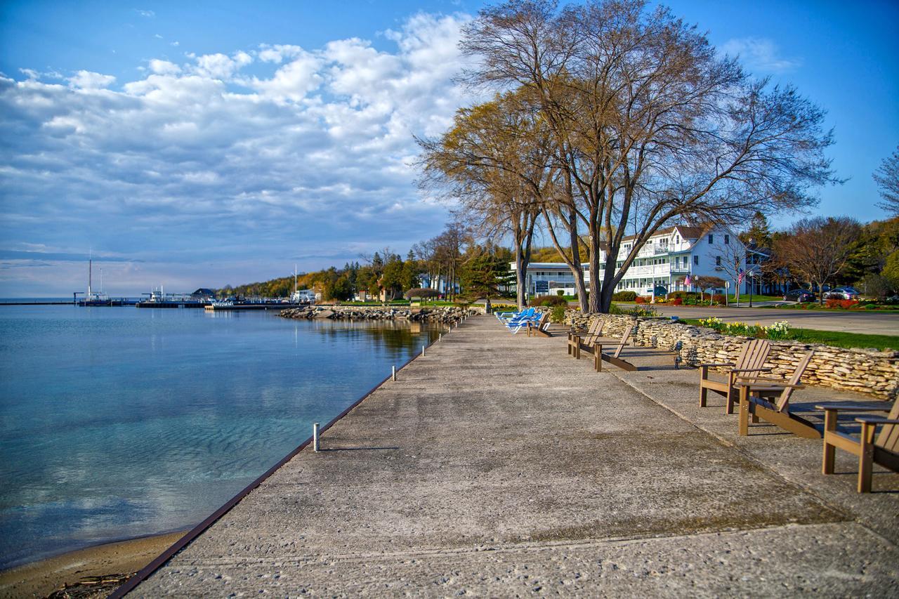 Shores Hotel